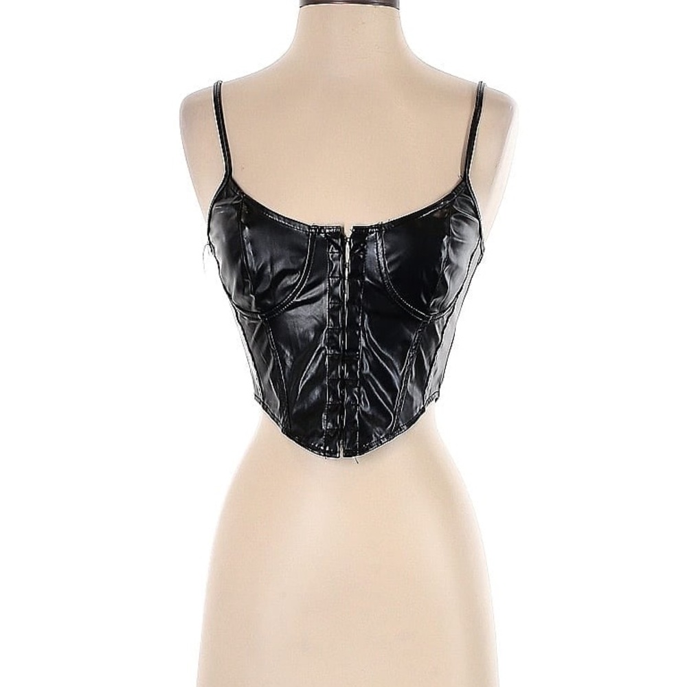 Micas black faux leather corset top. Measurements: 24.5" Chest, 18.25" Length